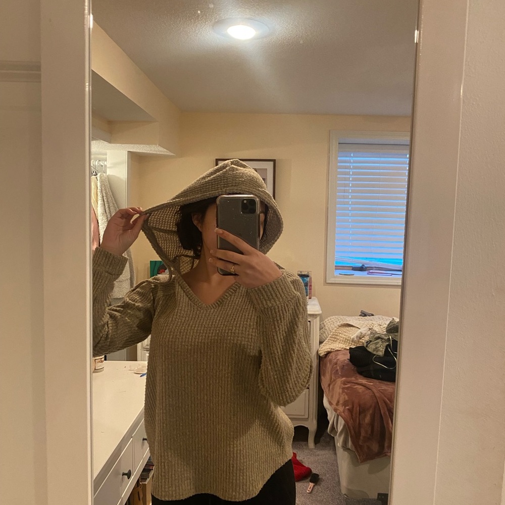 Women’s hooded top